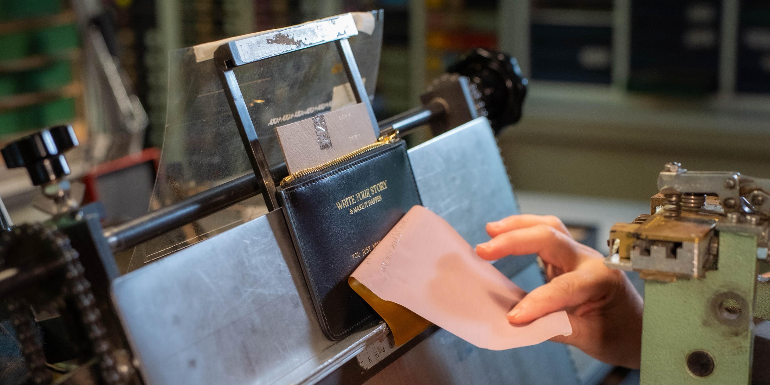 Personalizzazione pochette artigianale